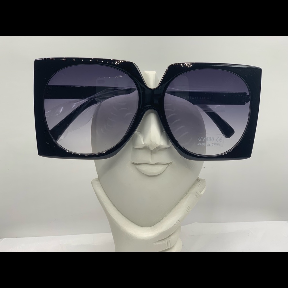 Omazing shades